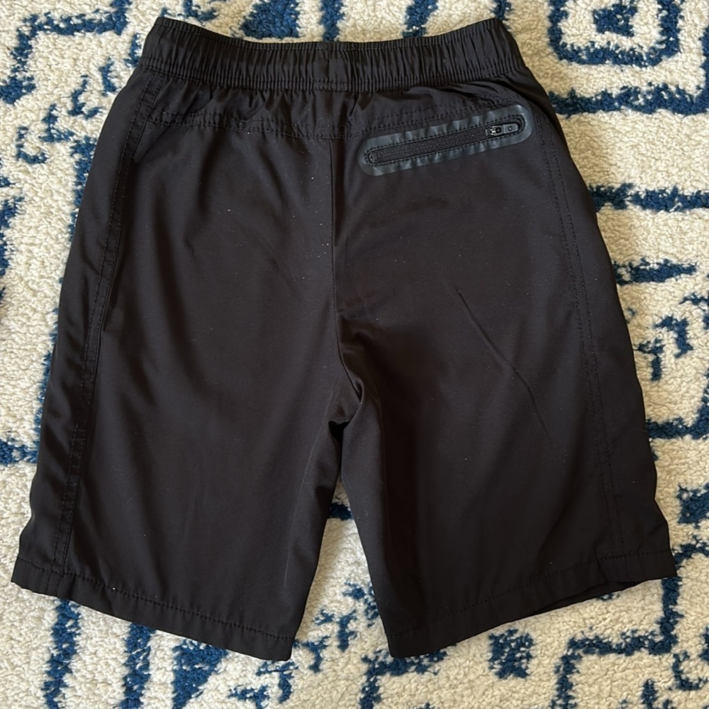Boys Gap black shorts - Picture 3 of 4